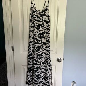 NWOT Old Navy Black and White Maxi Dress